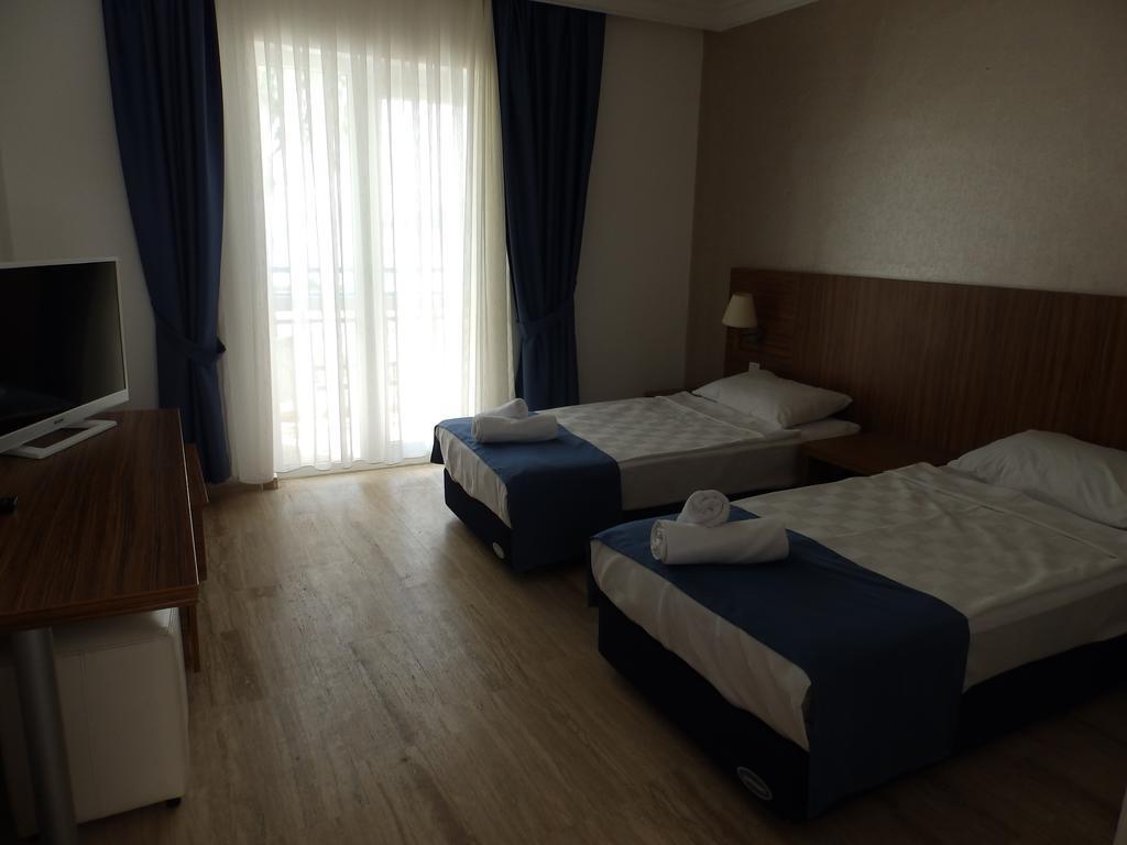 Club Blue White All Inclusive Turgutreis Room photo