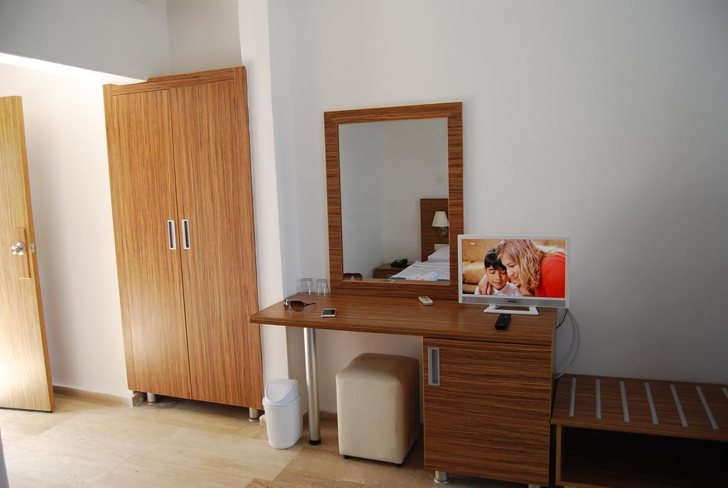 Club Blue White All Inclusive Turgutreis Room photo