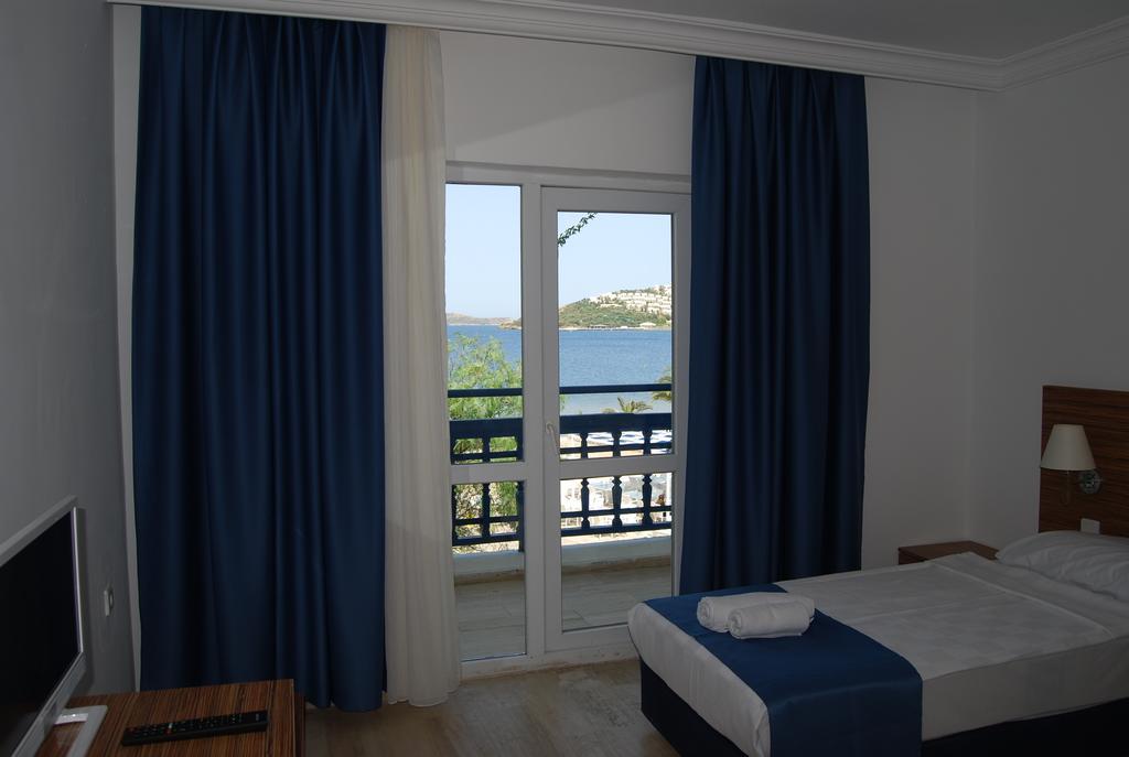 Club Blue White All Inclusive Turgutreis Room photo