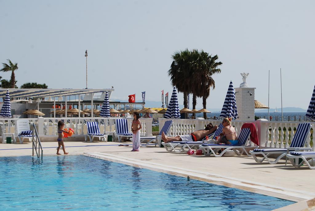 Club Blue White All Inclusive Turgutreis Exterior photo