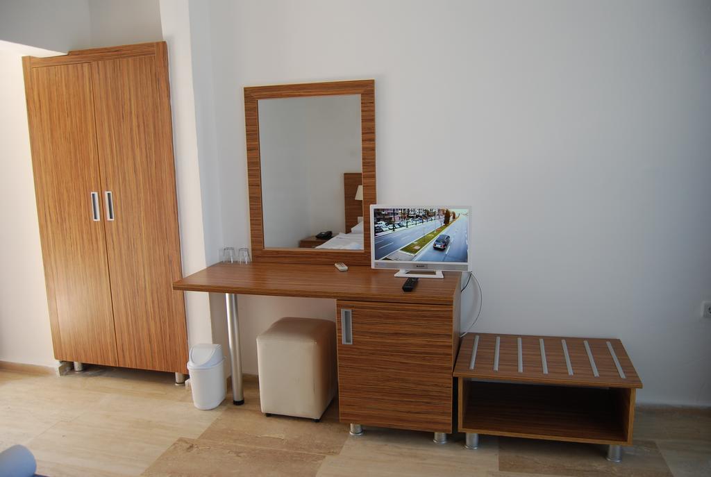 Club Blue White All Inclusive Turgutreis Room photo
