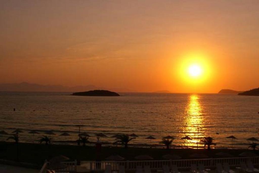 Club Blue White All Inclusive Turgutreis Exterior photo
