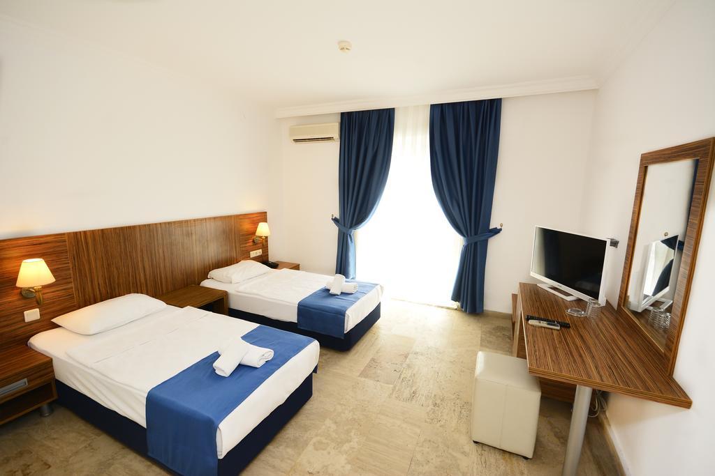 Club Blue White All Inclusive Turgutreis Exterior photo